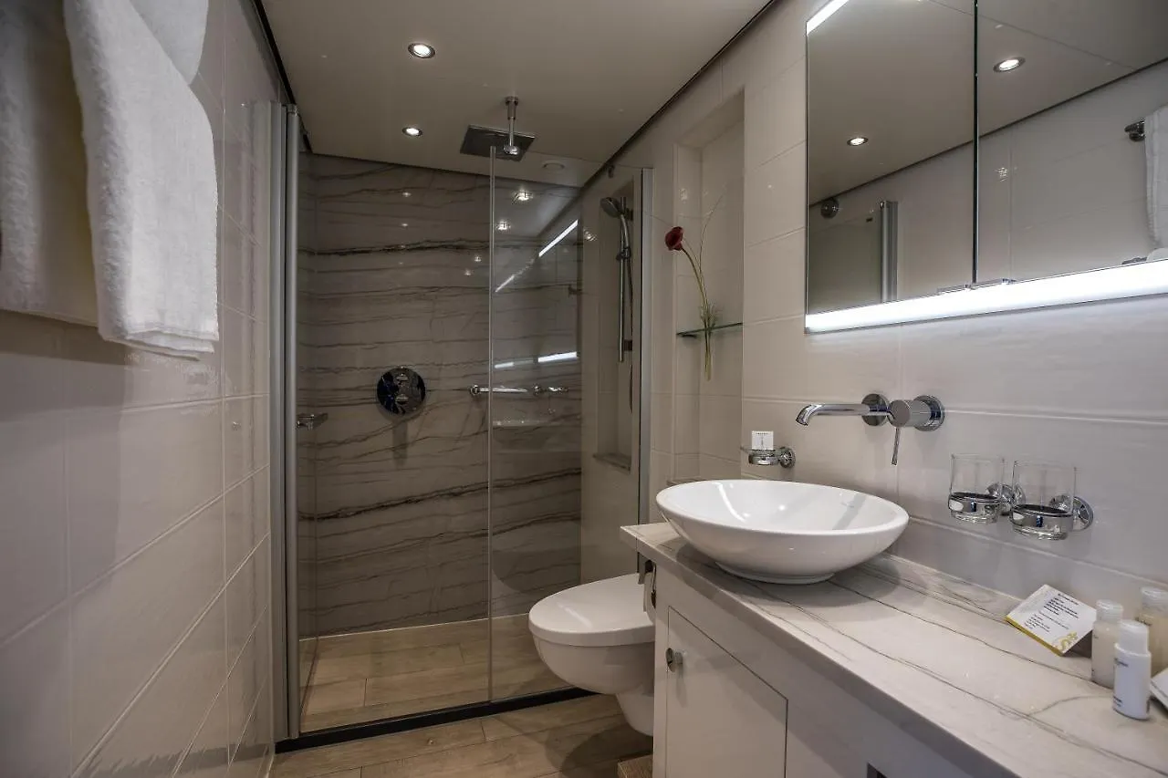 Hotel Viva Riverside 4 Koeln